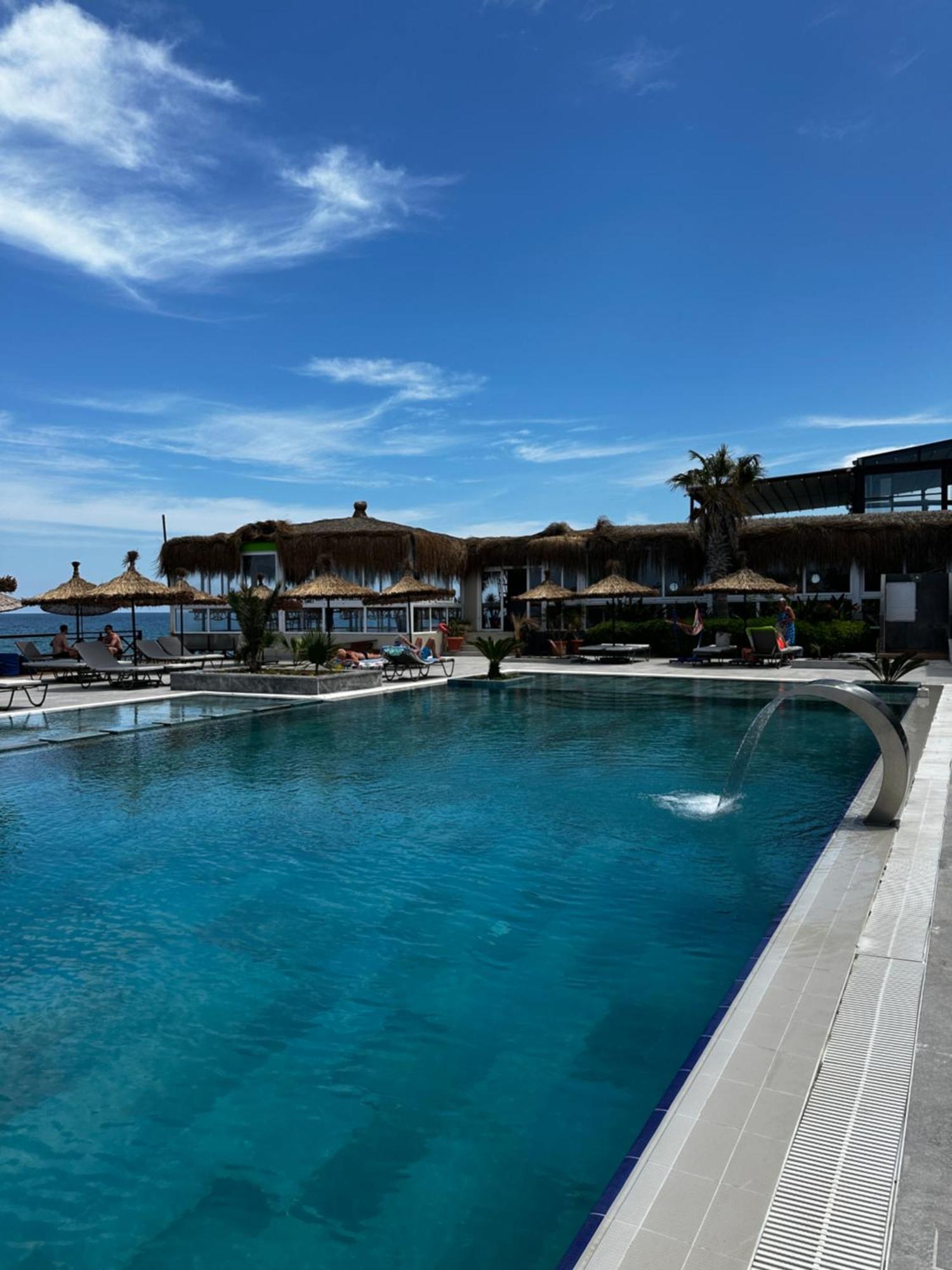 Manolya Hotel Лапитос Екстериор снимка