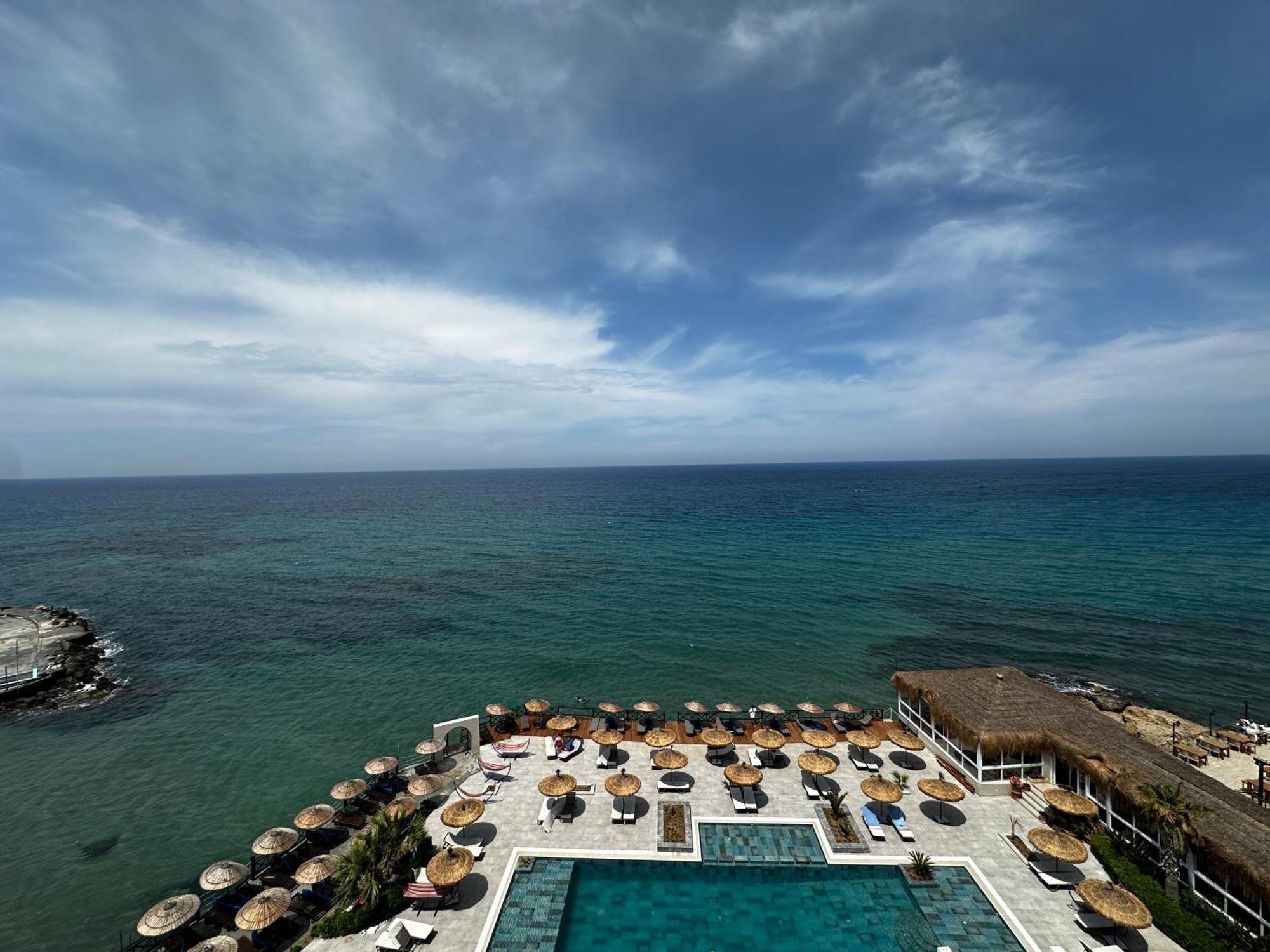 Manolya Hotel Лапитос Екстериор снимка