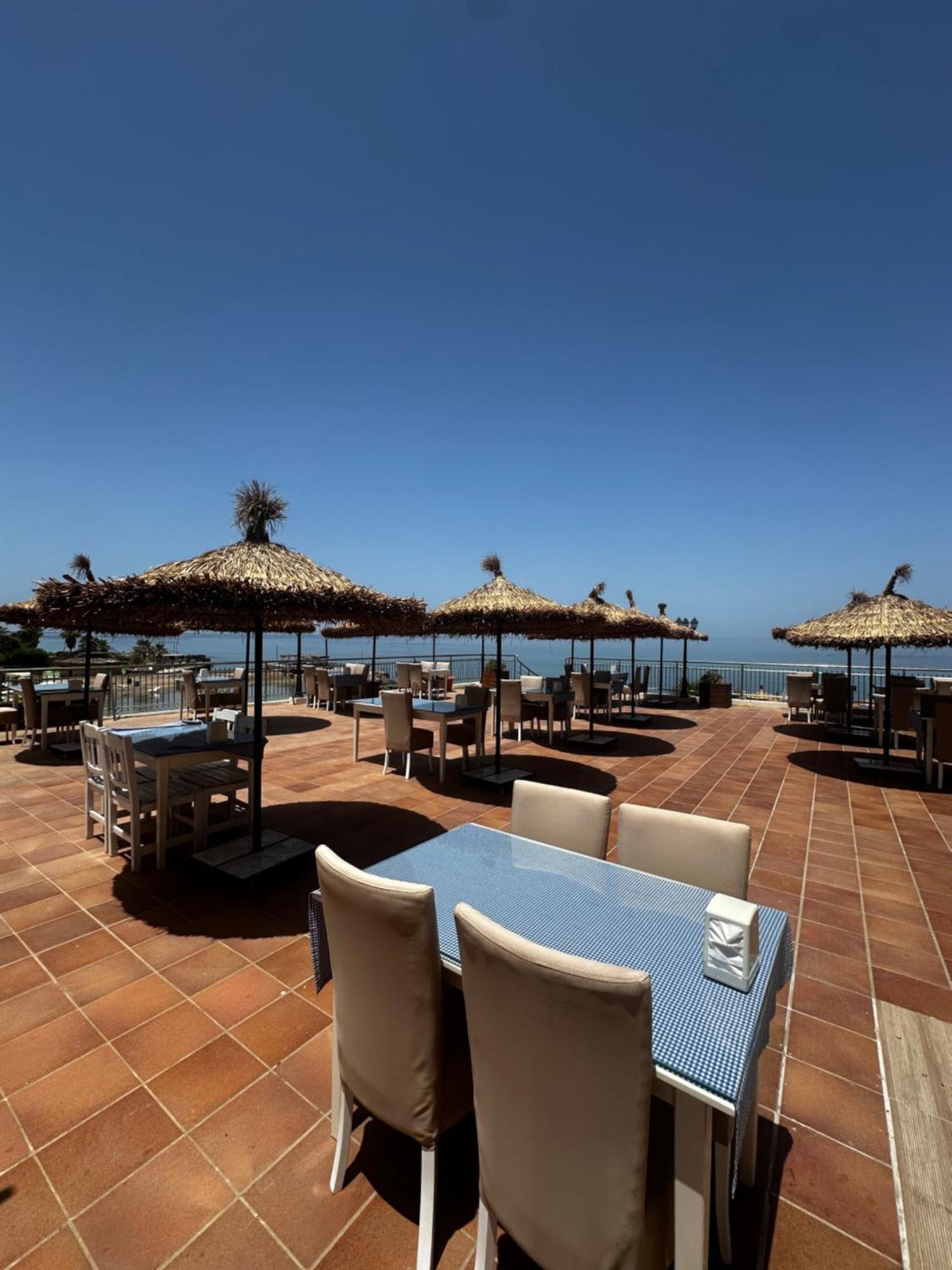 Manolya Hotel Лапитос Екстериор снимка