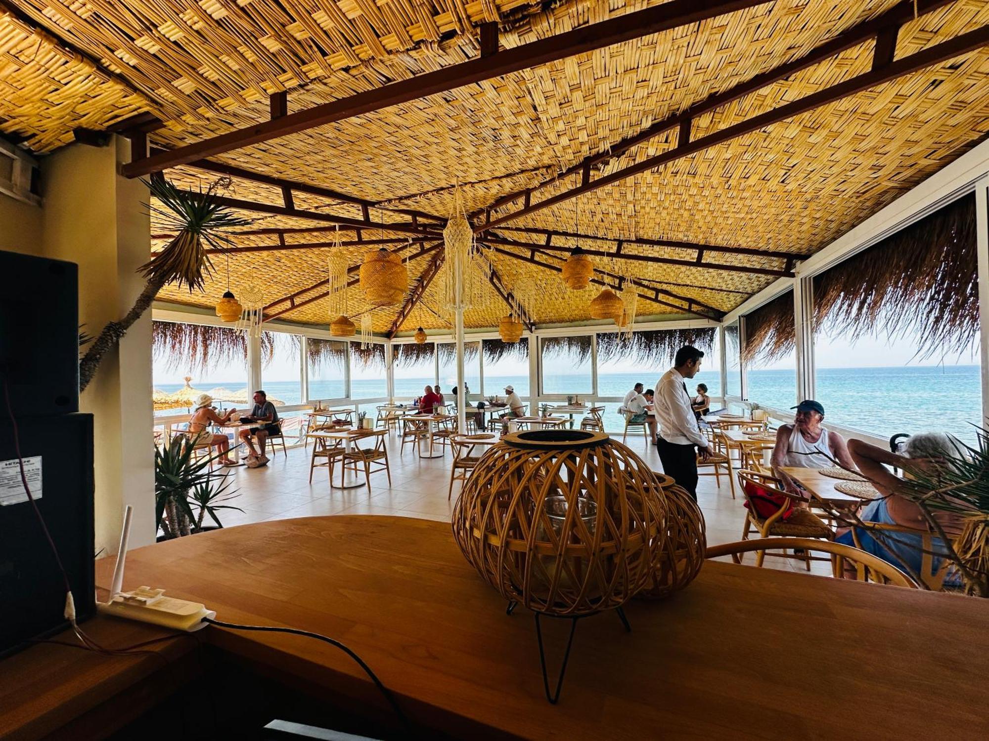 Manolya Hotel Лапитос Екстериор снимка