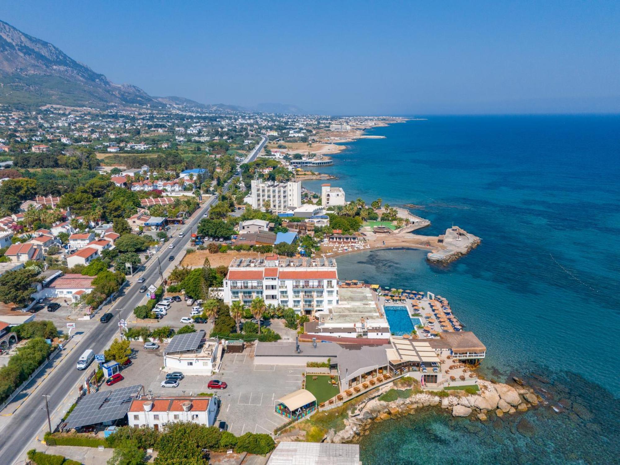 Manolya Hotel Лапитос Екстериор снимка