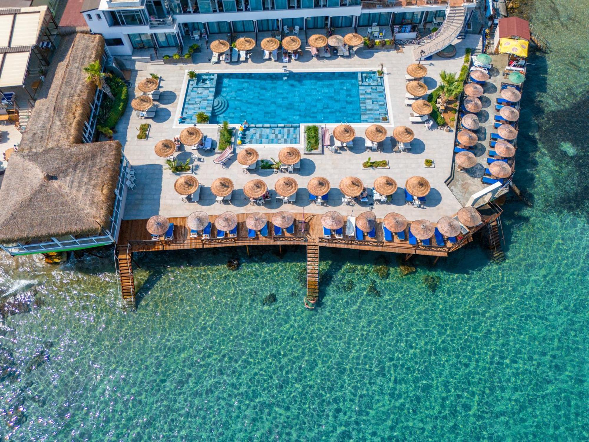 Manolya Hotel Лапитос Екстериор снимка