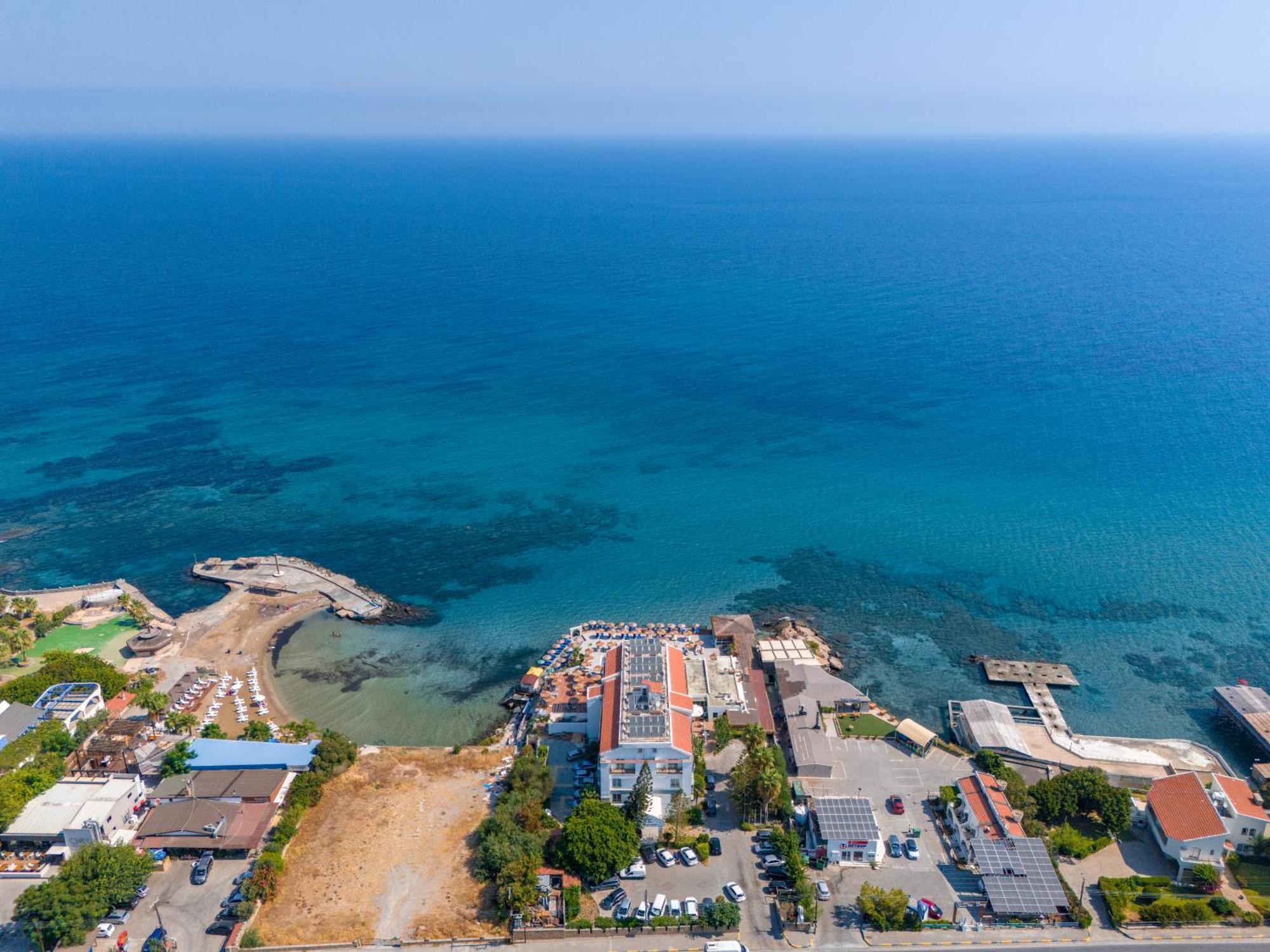 Manolya Hotel Лапитос Екстериор снимка
