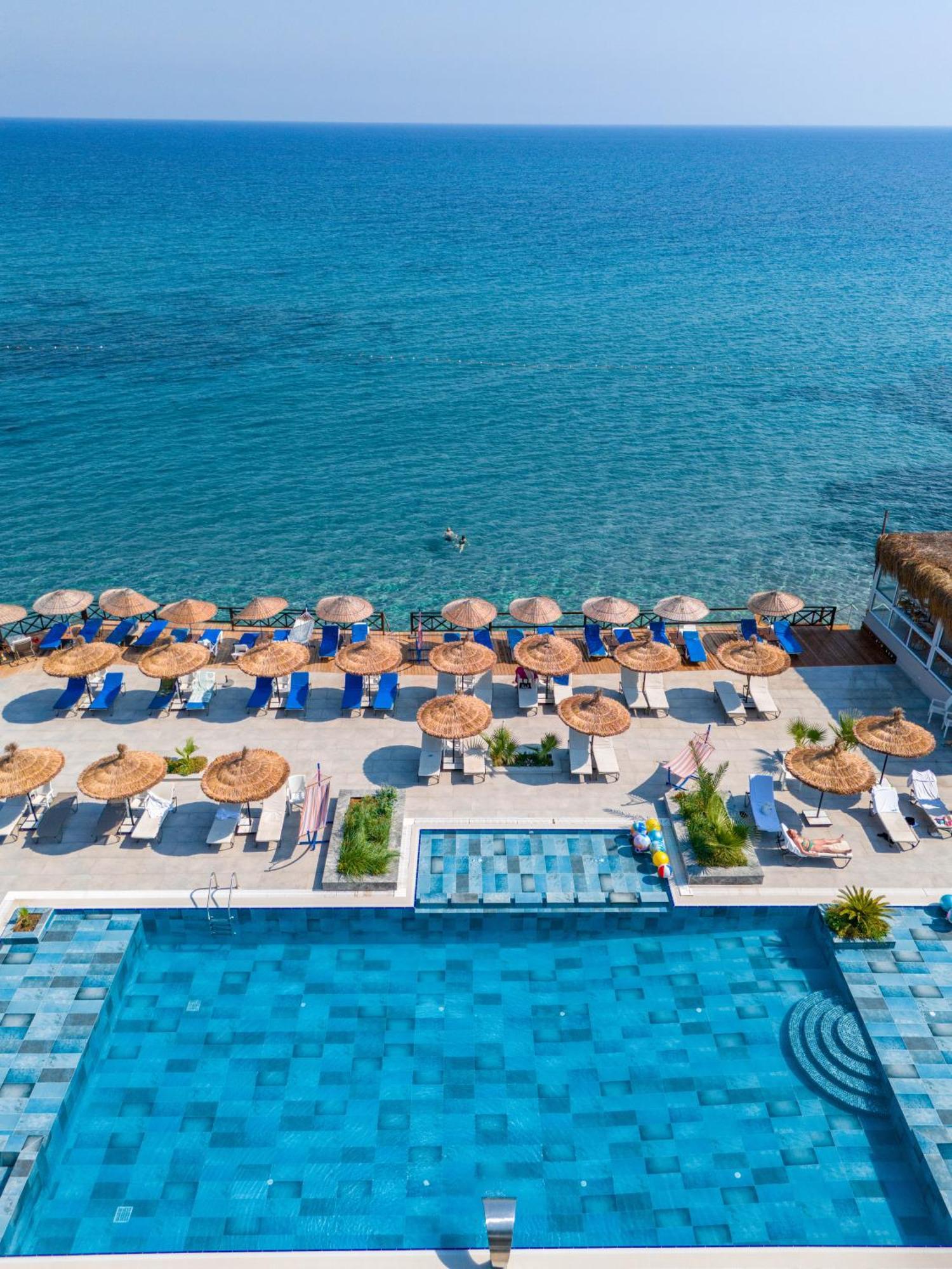 Manolya Hotel Лапитос Екстериор снимка