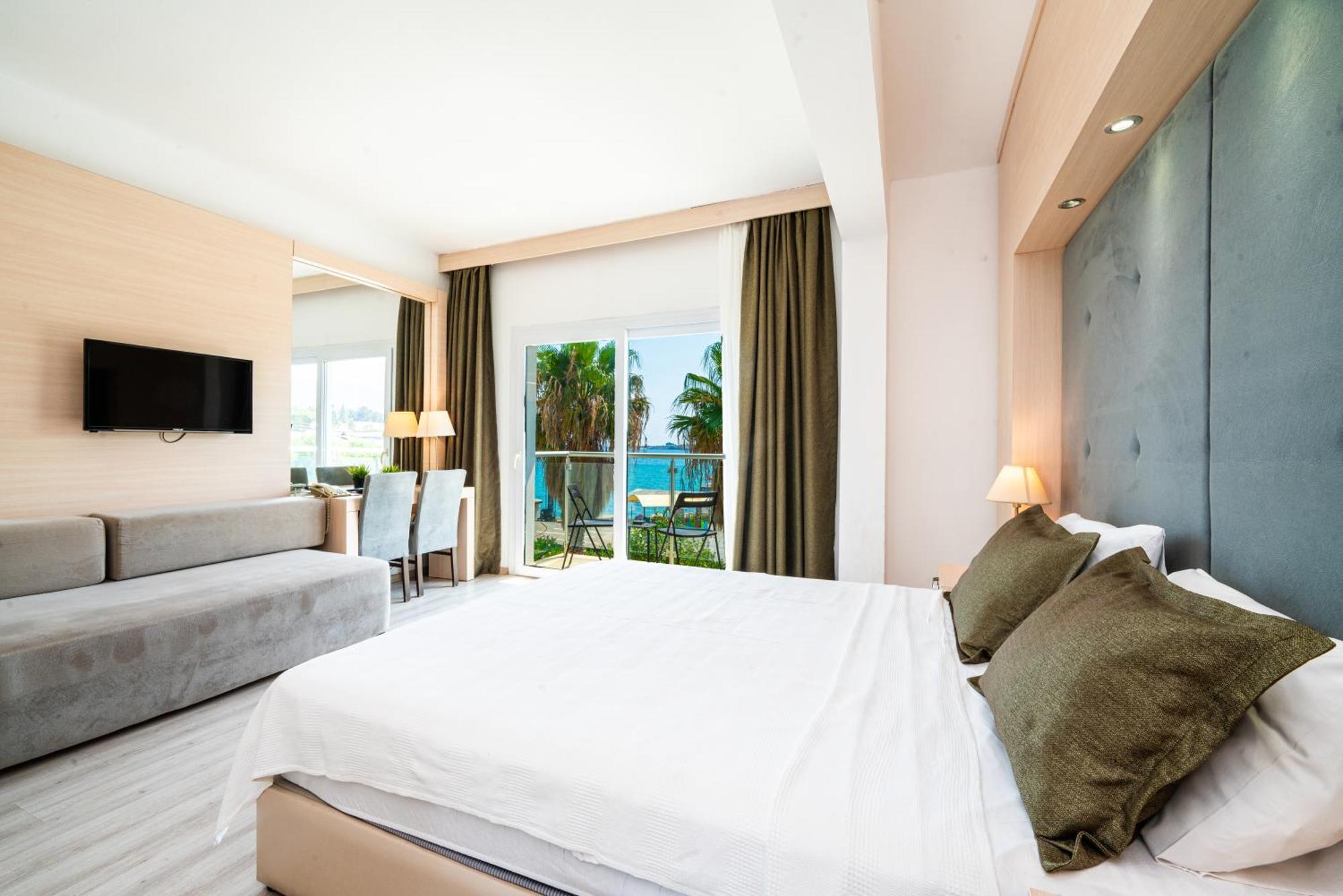 Manolya Hotel Лапитос Екстериор снимка