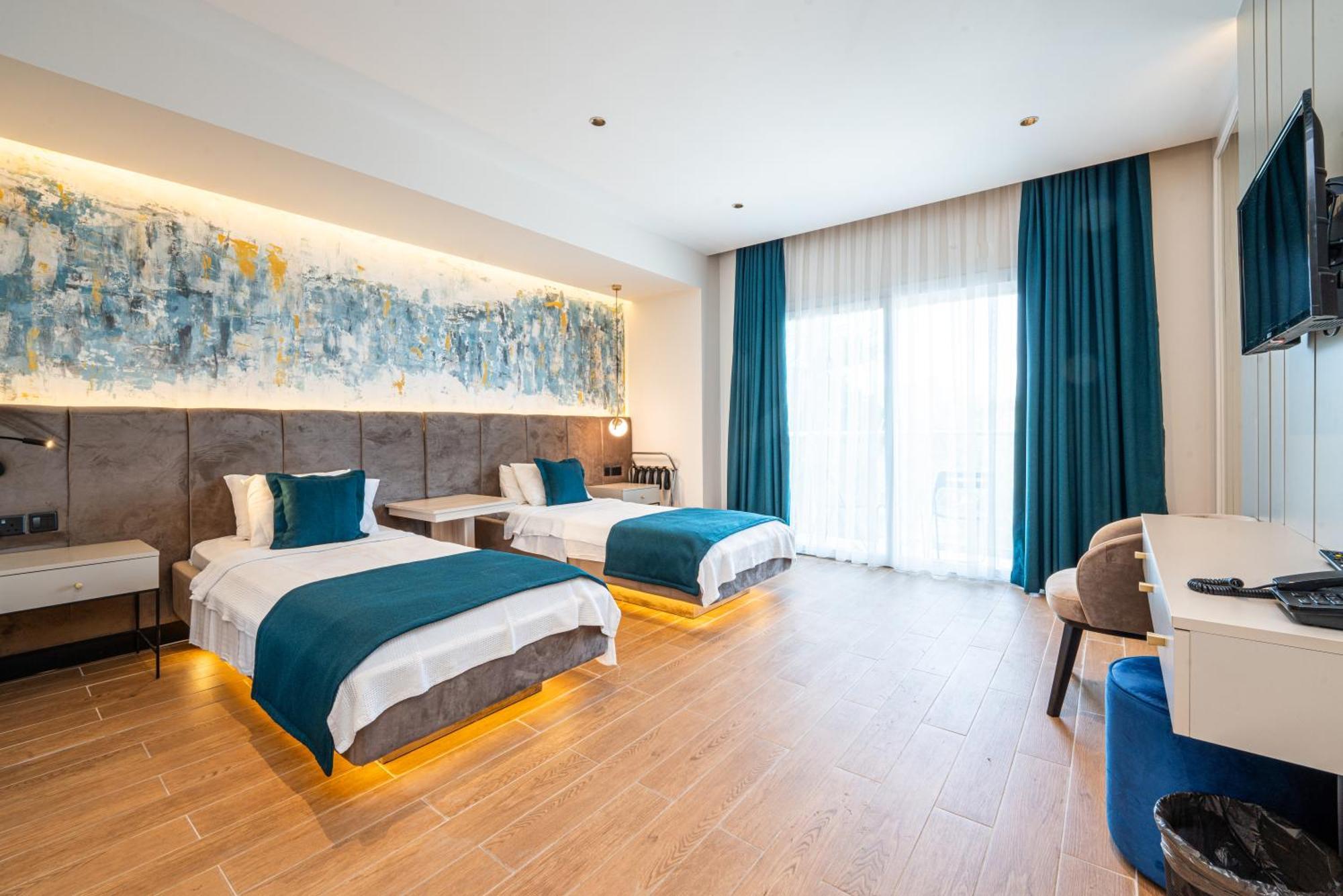 Manolya Hotel Лапитос Екстериор снимка