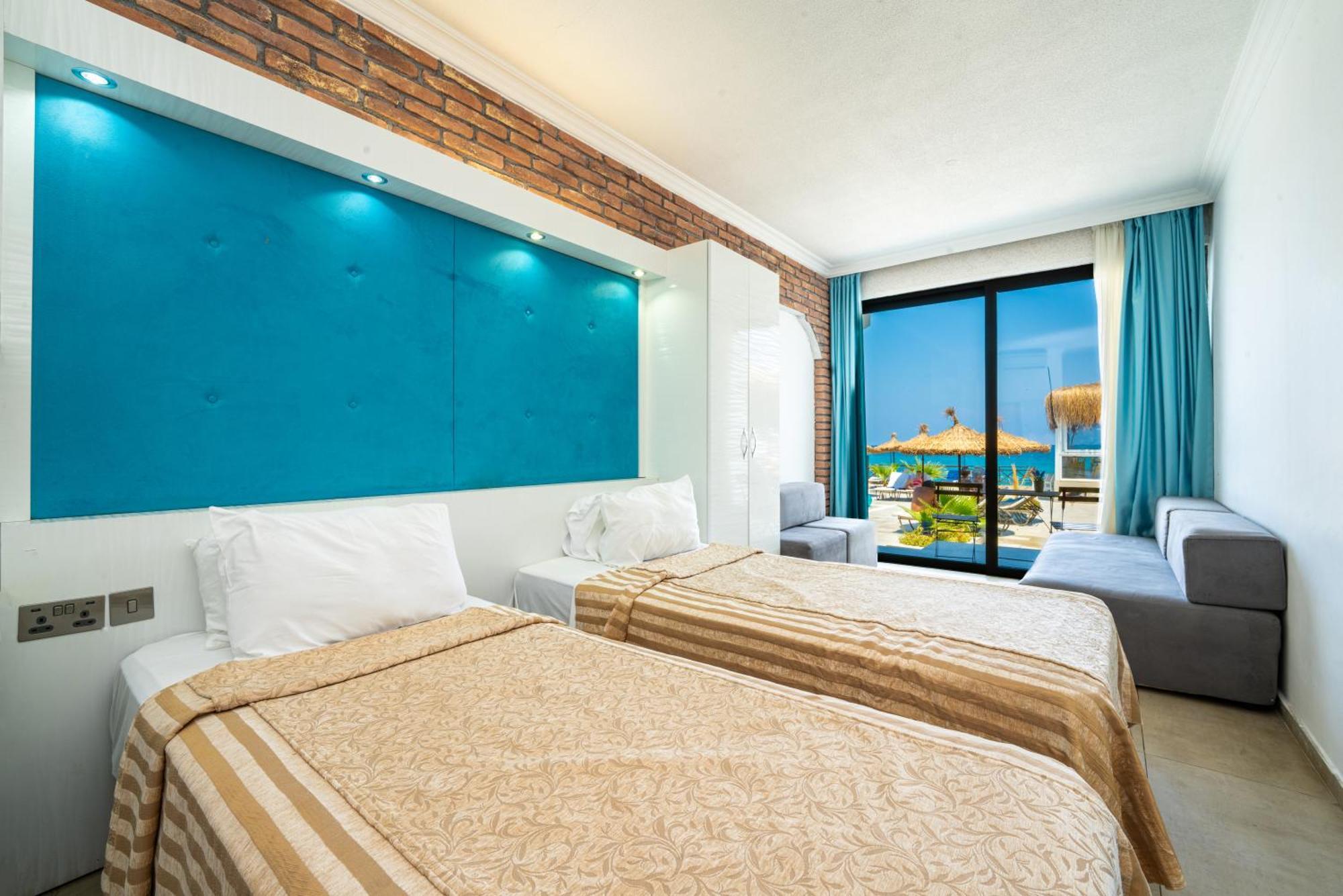 Manolya Hotel Лапитос Екстериор снимка