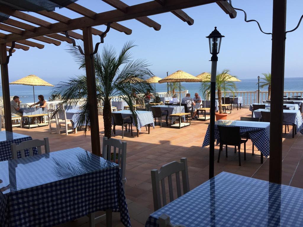 Manolya Hotel Лапитос Екстериор снимка