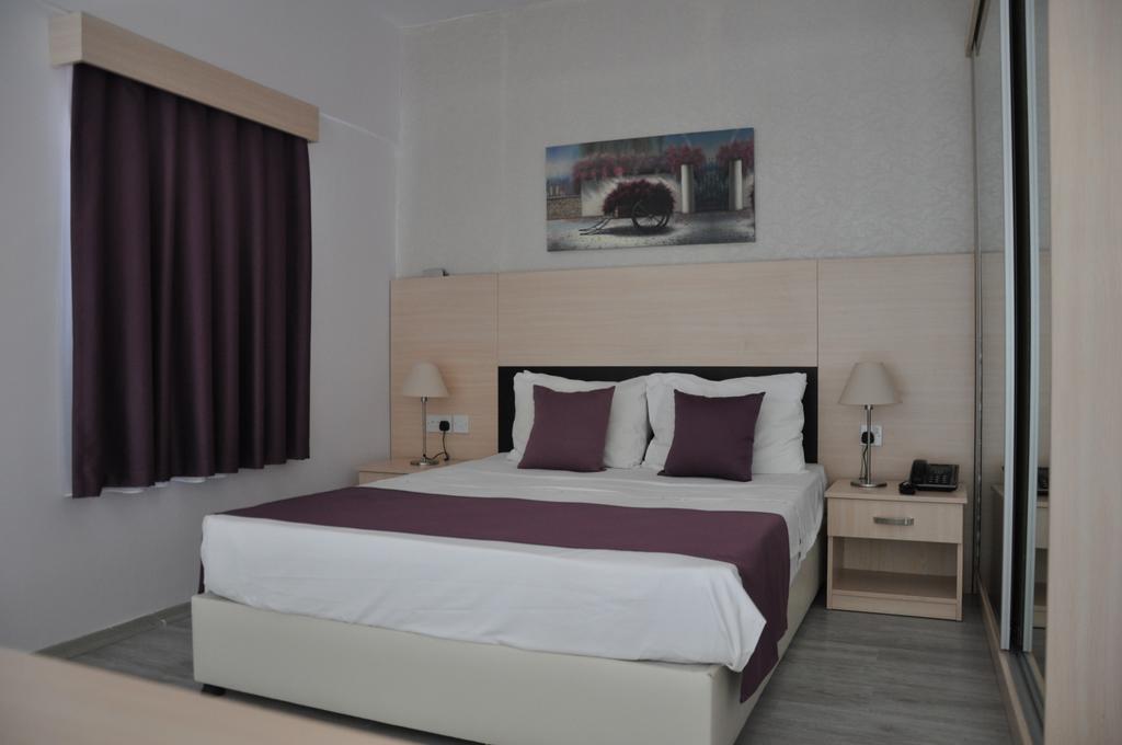 Manolya Hotel Кирения Екстериор снимка